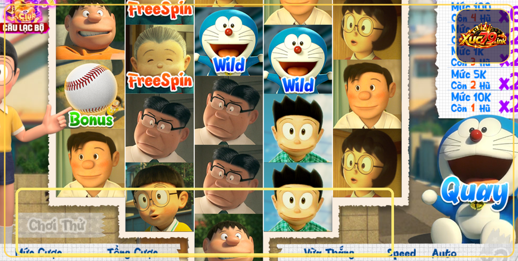 Ảnh hướng dẫn Slot Doraemon Xuc79 với khu vực số dòng, mức cược, tổng cược và nút quay.
